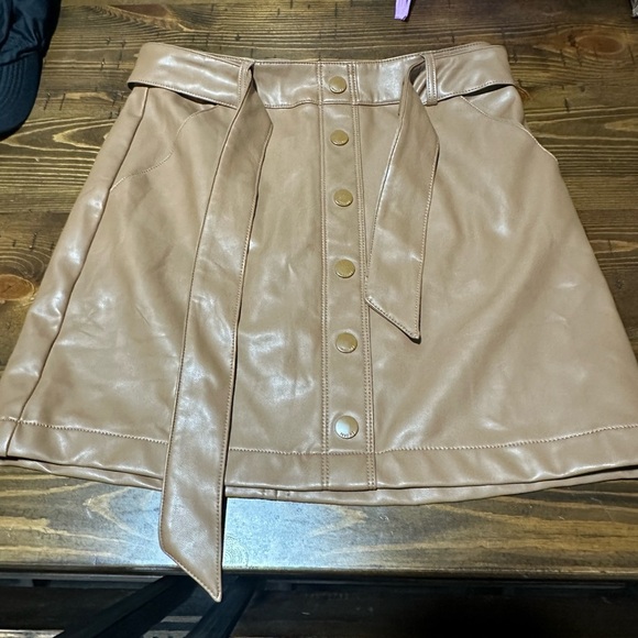 Abercrombie & Fitch Vegan leather belted skirt size S NWOT - Picture 3 of 4
